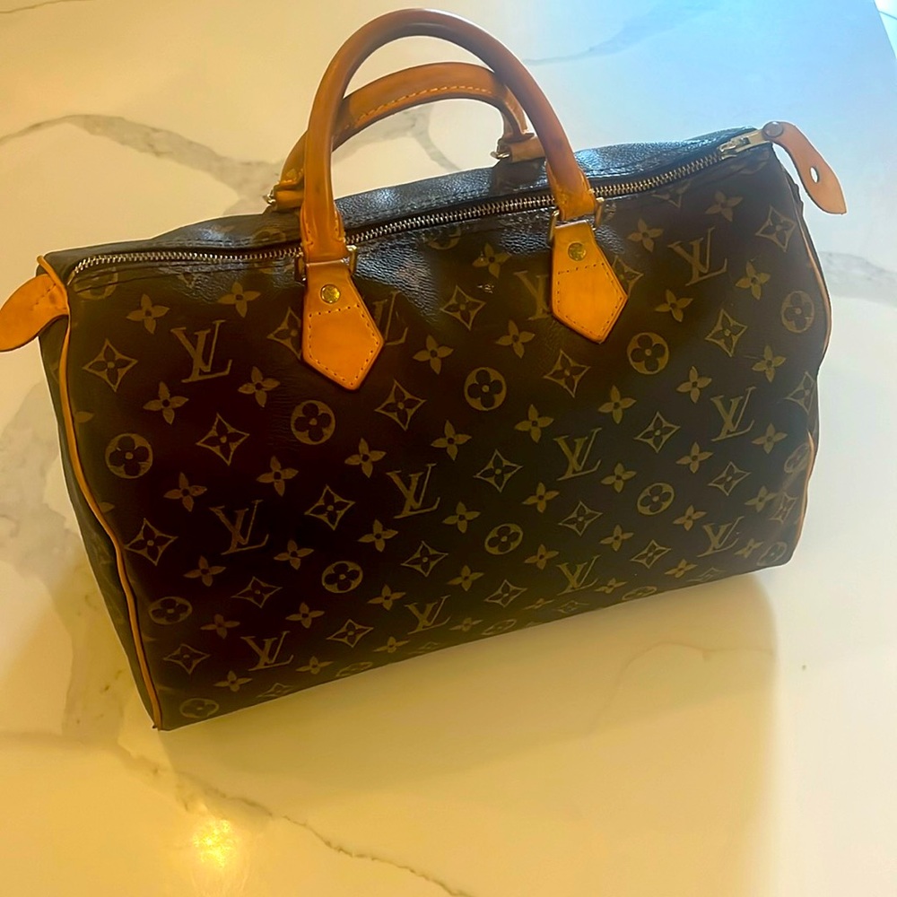 Authentic Louis Vuitton Monogram speedy